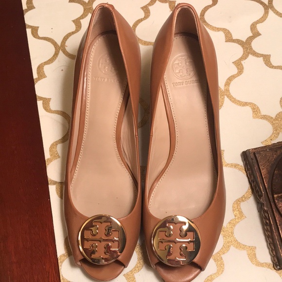 Tory Burch Royal Tan Kara Wedges - Picture 4 of 4